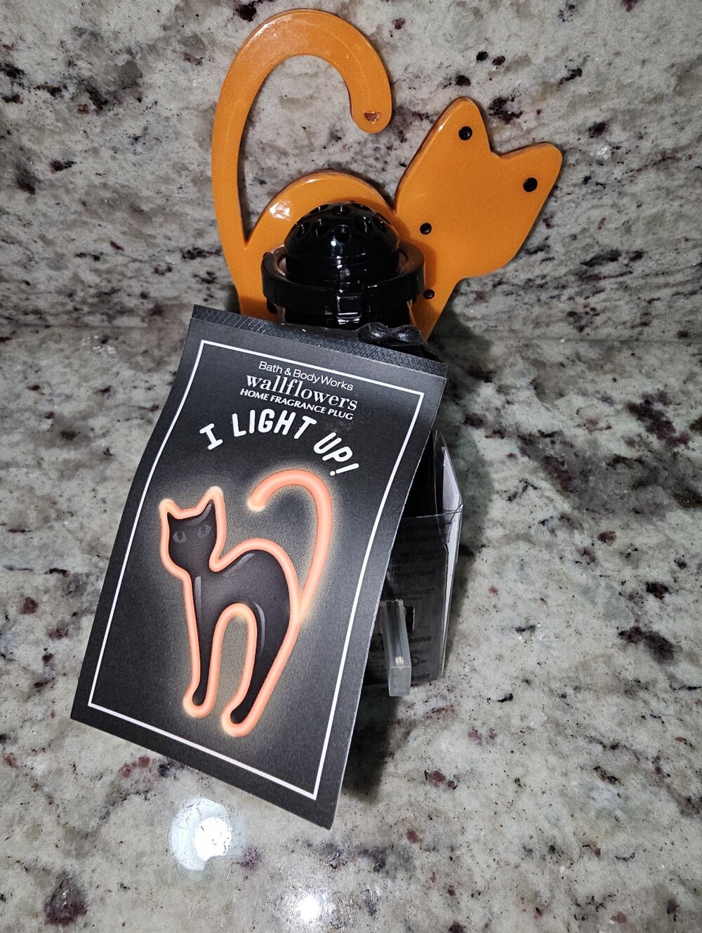 Bath & Body Works Halloween Black & Orange Cat Plug-In Wallflower - New - Picture 2 of 5